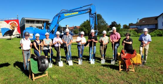 Spatenstich marsch: Alles klar für die neue Reithalle im Reinacher Moos!