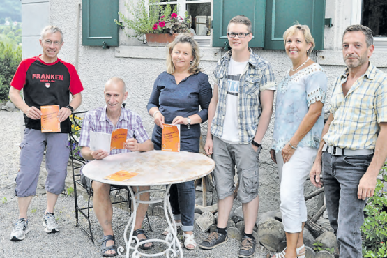 Sind stolz auf das neue Programm: Die Mitglieder des Vorstands der Volkshochschule Wynental (v.l.n.r.) Bernhard Irrgang, Hans Käser, Brigitte Spengler, Dominik Dössegger, Mirjam Müller und Jürg Zimmermann (es fehlen Sybille Lischer und Ursi Matthias). (Bild: hg.)
