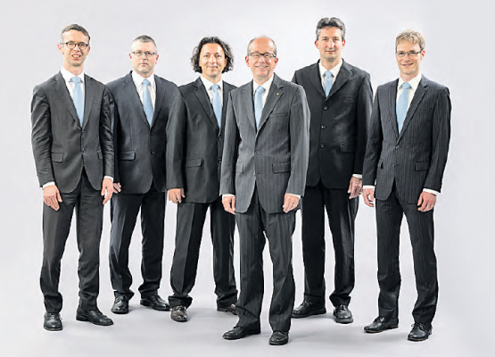 Zusammensetzung der neuen Geschäftsleitung von AAR bus+bahn: v.l.: Reto Meinhardt (Finanzen), Peter Baertschiger (Busbetrieb), Pierino Guardiani (Produktion Bahn); Mathias Grünenfelder (Direktor), Daniel Giger (Infrastruktur), Michael Naef (Markt- und Unternehmensentwicklung). (Bild: zVg.)