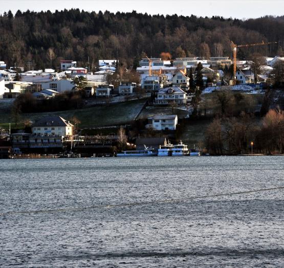 Kein Schnee und kein Eis, sondern ein ungewöhnlicher Wellengang auf dem Hallwilersee.
