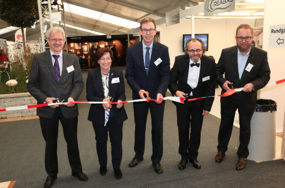Kurt Schmid (Präsident Aarg. Gewerbeverband), Nationalrätin Sylvia Flückiger-Bäni, Rolf Buchser (Gemeindeammann Schöftland), Johannes Lehner (Gwärbi-OK-Präsident) und Ueli Watzel (Präsident HGVS, v.l.) Bild: Remo Conoci