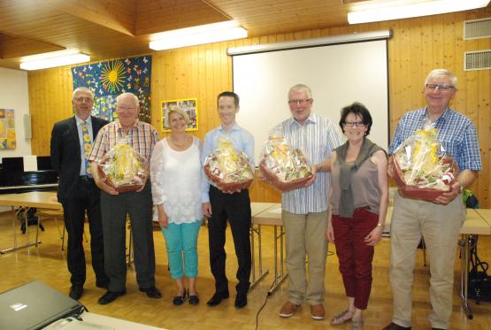 Kirchenpflege Muhen wieder komplett: Pfarrer Thomas Michel, Rudolf Stucki, Rosza Nelleke, Stefan Hubler, Ulrich Kraft, Helena Lüscher und Christian Knechtli (v.l.). Matthias Grütter kann erst im Herbst gewählt werden.