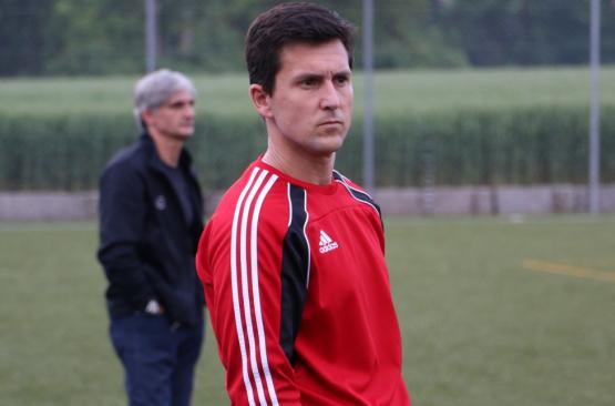 Sven Osterwalder (vorne) steigt nicht auf, Salvatore Romano dafür ab. (Bild: Remo Conoci)