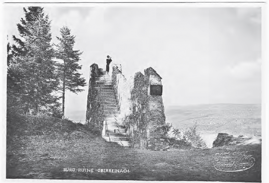 Eine der wenigen Originalbilder, die erhalten geblieben sind: Eine Postkarte, die 1938 abgestempelt wurde, zeigt die Aussichtsplattform, die bis 1942 auf der Burg Oberrinach gestanden hat. (Bild: zVg.)