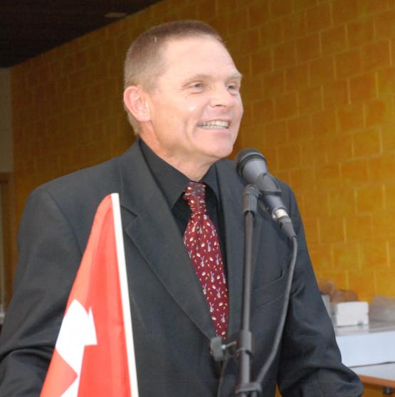 Pfarrer Matthias Schüürmann lässt sich von der Obersuhrentaler Landschaft begeistern