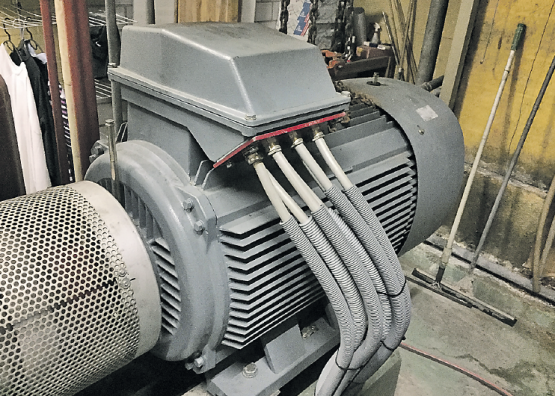 200 kW Motor in der Eishalle Reinach (Bild: Remo Conoci)