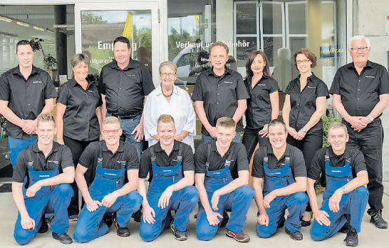 Hohe Kompetenz und vielseitige Dienstleistungen rund um das Auto: Das Team der Feldgarage Seengen. (Bild: zVg.)
