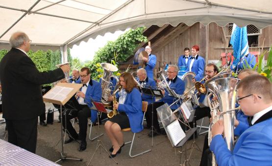 Die Musikgesellschaft Schmiedrued unter der Leitung von Christian van Rijs begleitete die Schlossrueder Feier