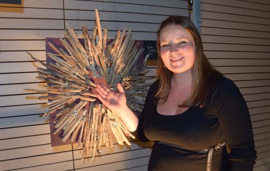 Schwemmholz ist ihre Leidenschaft, daraus lassen sich Kunstwerke formen