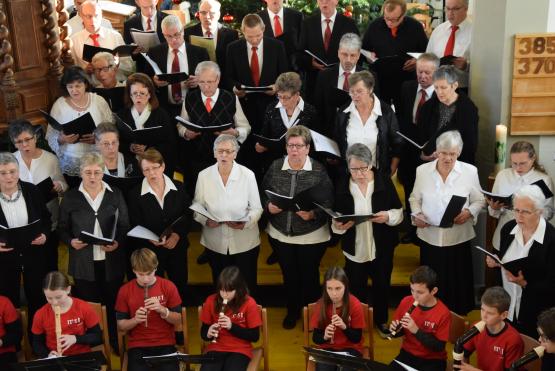 Erhabene Klangwelten: Der Kirchenchor Reitnau mit Verstärkung und einer Flötengruppe