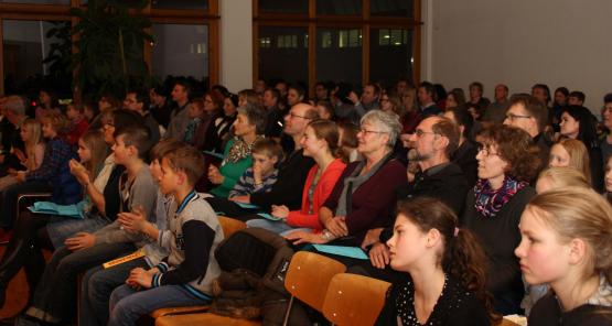 Voller Spannung erwarteten die Zuschauer sowohl die Darbietungen als auch die Ehrungen