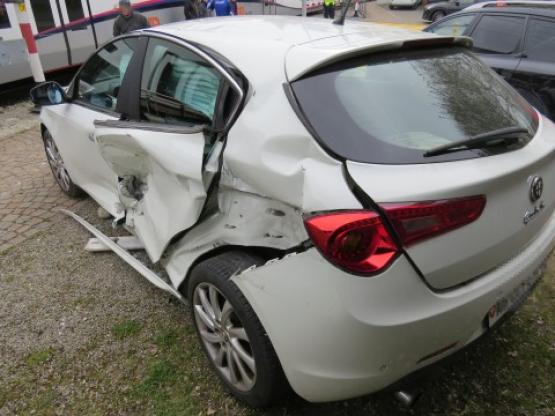 Unfall Hirschthal, 25. März (Bild: Kantonspolizei Aargau/zVg.)