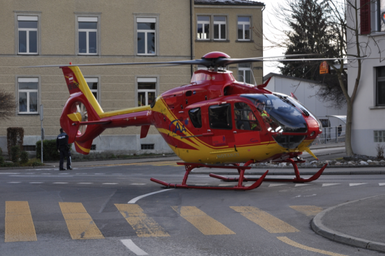 Helikoptereinsatz in Menziken (Bild: rc.)