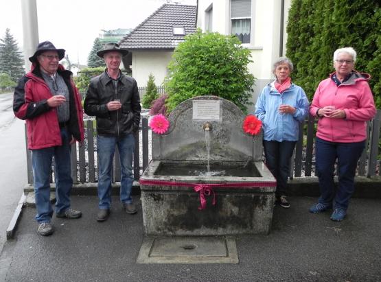 Hans Jaun, Ernst Hunziker, Dorli Hunziker und Elsbeth Jaun freuen sich.