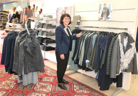 Maya Hunziker in ihrem Modehaus MAYA H (Bild: Remo Conoci)