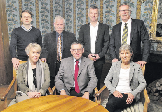 Der Vorstand des Vereins Schloss Liebegg: Sitzend v.l.: Gabi Striffler, Urs Bachmann, Lilo Dainese. Stehend v.l.: Markus Merz, Ueli Widmer, Kuno Schumacher, Dölf Pfister.