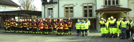 Eine ansehnliche Truppe war auf dem Schulgelände in Staffelbach im Einsatz