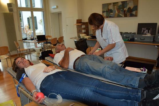 Tut doch gar nicht weh! Im reformierten Kirchgemeindehaus ist die Stimmung jeweils ausgezeichnet