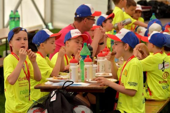 In diesem Jahr vom 15. bis 19. April: Über 300 Kinder nehmen jeweils am Juniorencamp in Aarau teil. (Bilder: zVg.)