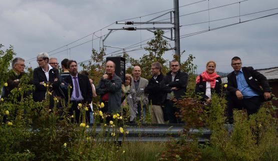 Zaungäste aus allen betroffenen Gemeinden beim Spatenstich im Kölliker Oberdorf