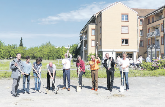 Spatenstich für das «Haus am Bach» in Gränichen (Bild: Monika Häudermann)