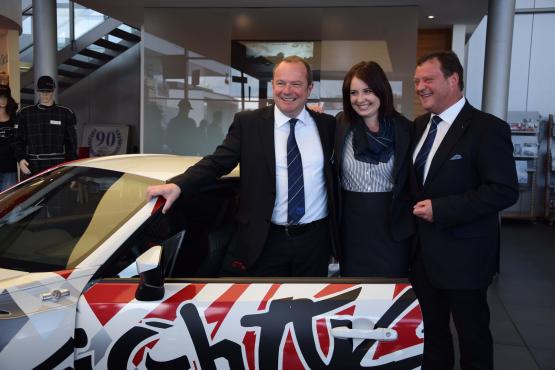 Der Blaue Salon in Safenwil hat seit vielen Jahren Tradition, hier mit Christoph Frei, Marina Schulz und André Steiner (v.l.)