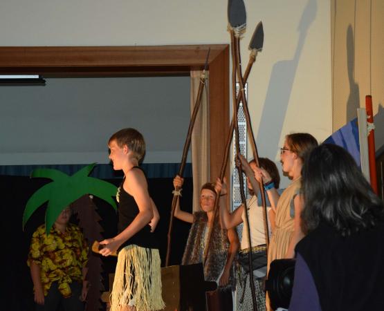 Den Menschenfressern ist die Beute dem Suppentopf entflohen, sie sind wütend