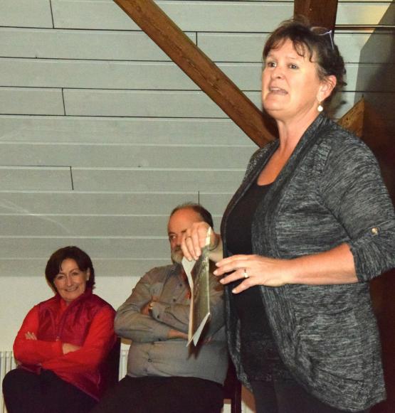 Die Präsidentin des Verbandes Aargauischer Ortsbürgergemeinden, Milly Stöckli, konnte zahlreiche Mitglieder im Schlossgarten begrüssen