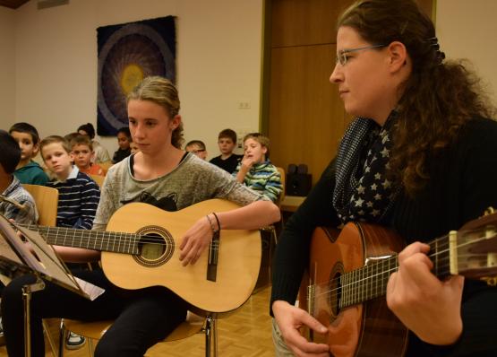 Schüler und Musiklehrerschaft sorgen für gediegene musikalische Unterhaltung