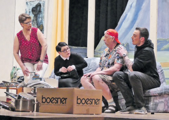 Ein heiteres Theaterstück: Überraschender Besuch bei den Brüdern Abderhalden sorgte für Angst, Verwirrung und Turbulenzen. (Bilder: moha.)