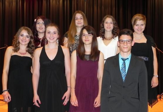 Die AbsolventInnen mit einer Bez.-Abschlussnote über einer Fünf.