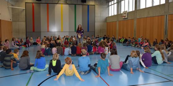 Jeden Morgen trafen sich alle in der Mehrzweckhalle