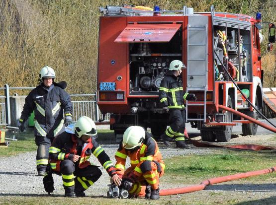 Auf verschiedenen Arbeitsplätzen in Schlossrued waren Feuerwehrleute in Aktion