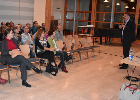 Infoabend über «Impuls Zusammenleben aargauSüd»: Interessierte Zuhörerinnen und Zuhörer in der Oberkulmer Wynenschul-Aula. (Bilder: Te.)