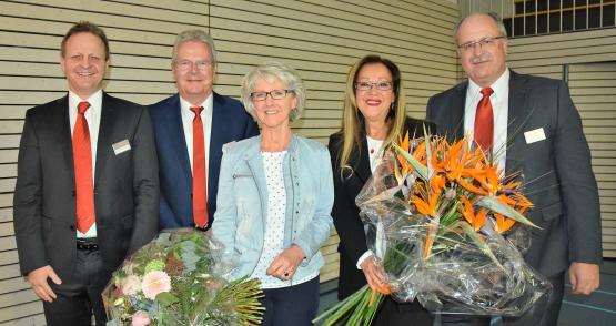 Martha Kaiser und Marianne Suma wurden würdevoll verabschiedet durch (v.l.) Dr. Hans Ulrich Ziswiler, Andreas Bieri und Rolf Lüscher
