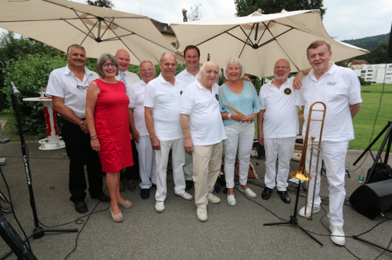 David Müller, Judith Wyttenbach, Präsident Bruno Rudolf (v. l.) und Margrit Gautschi zusammen mit den City Lake Stumpers