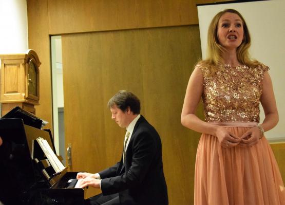 Sie boten wunderbare "Blumensträusse" und eine überzeugende "Juliette": Teresa Puhrer und Markus Kipfer