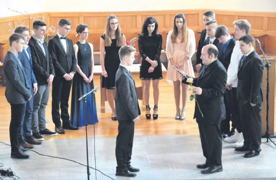 14 jungen Menschen und Sozialdiakon Roland Hämmerle (Bild: zVg.)