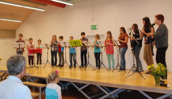 Ein beachtliches Flötenensemble unter der Leitung von Susanne Gautschi