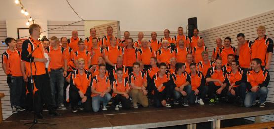 Sie feierten gemeinsam: Die aktiven Turner halfen tüchtig mit beim Jubiläumsfest