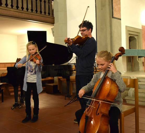 Musizieren im Ensemble mit Violine, Bratsche und Cello