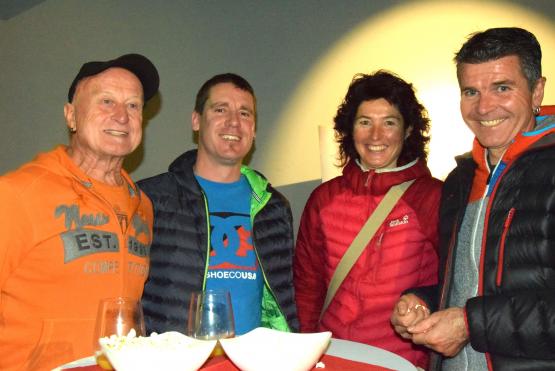 In freudiger Erwartun: Sie warten gespannt auf die Vorpremiere des "Orientexpresses"