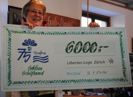 Sie überraschte alle: Dorothee Doswald präsentierte einen Check der Libertas Loge Zürich