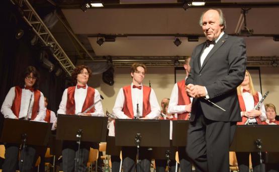 Er darf stolz sein auf "seine Truppe": Dirigent Heinz Müller