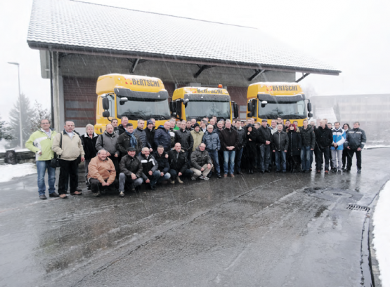 Gruppe mit 82 der 111 Mitarbeitenden Bertschi AG Dürrenäsch (zVg.)