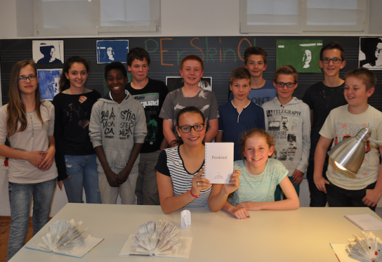 Die Jungautoren präsentieren ihr Erstlingswerk (Bild: hg.)