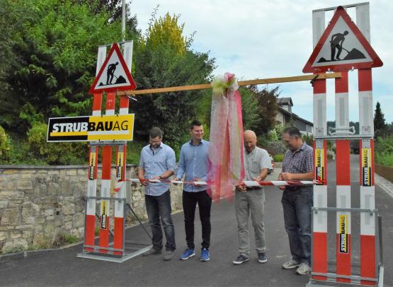 Für sie ist das Werk glücklich vollbracht: Daniel Studer (Strub Bau AG), Lukas Wälty (Swissplan), Peter Stadler (Gemeindeammann) und Uwe Essinger (Gemeinderat).