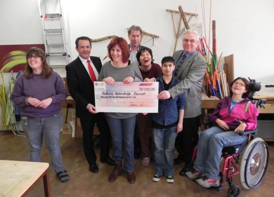 Freude in der Werkstattgruppe "Holz und Wort" der Lh Reinach