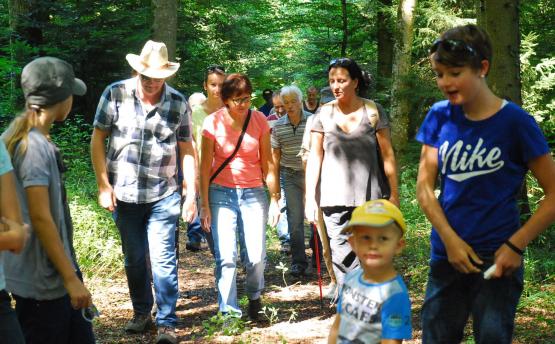 Der Aufmarsch an Waldgängern im Attelwiler Wald war erfreulich gross.