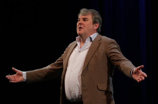 Multiple Persönlichkeit: Mike Müller wechselte nicht nur die Charaktere, sondern beherrscht fliessend sämtliche Schweizer Dialekte. (Bild Remo Conoci)